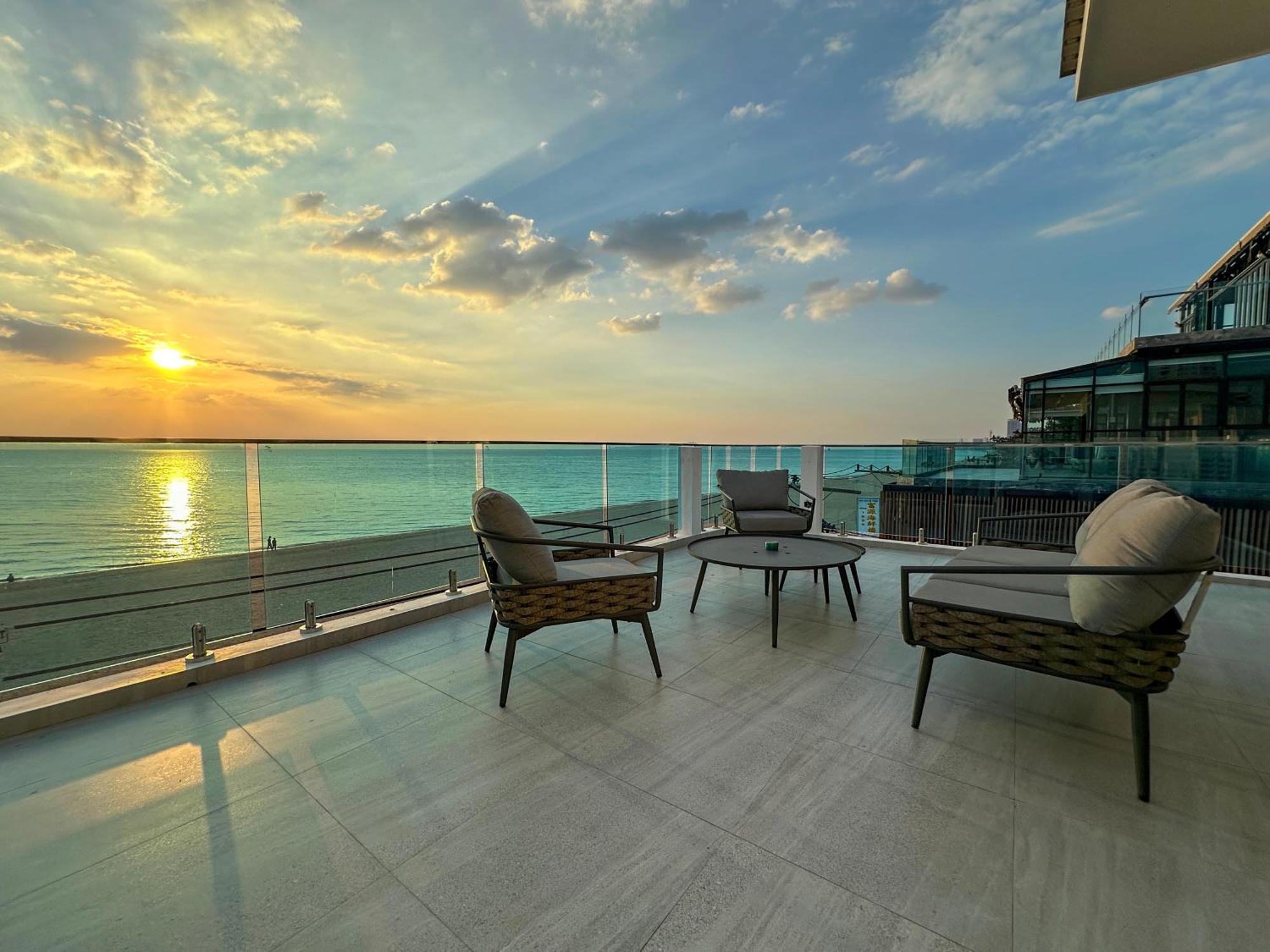 Stunning Beachfront View Luxurious Apartment 40 Praia de Jomtien Exterior foto